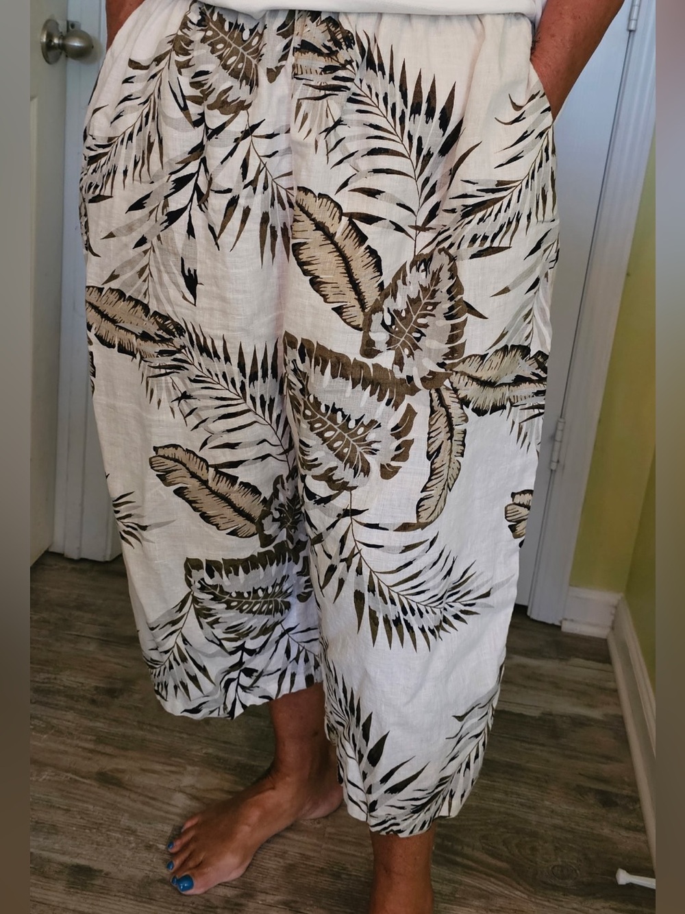 Linen Tropical Print Cropped Pants with Pockets